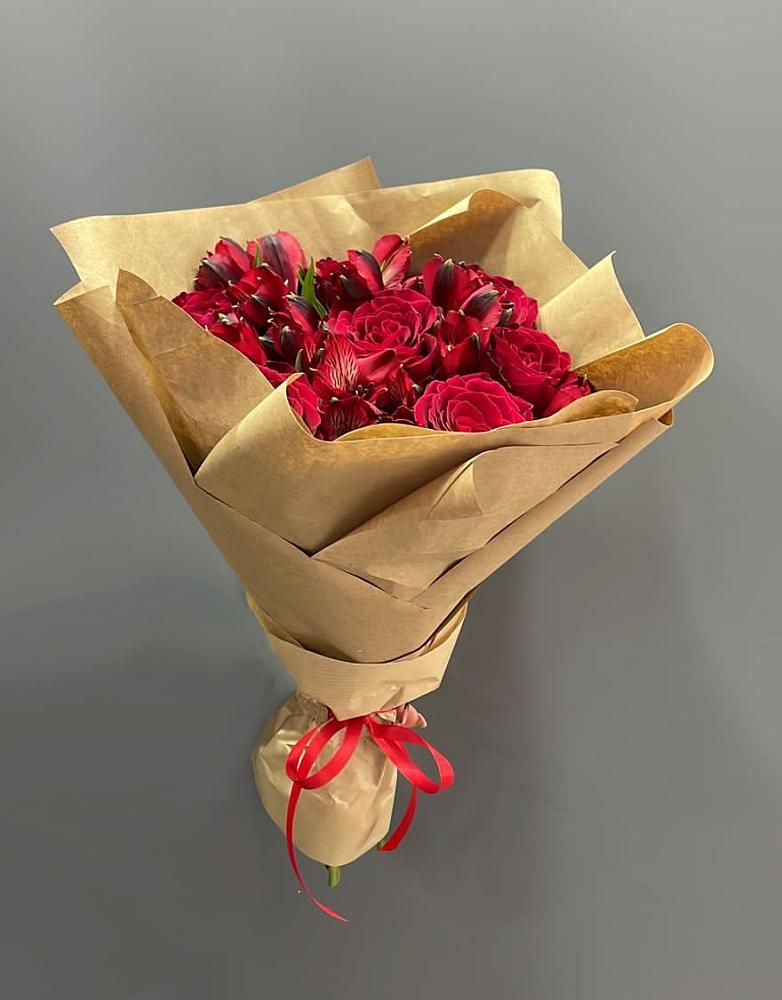 Букет цветов из: Альстромерии и Розы в Камышла