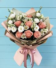 Букет цветов из:  Розы, Альстромерии и Лизиантусы в Камышла