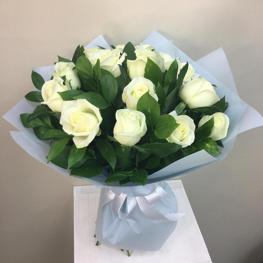 Букет 15 Белых роз Проуд в Камышла