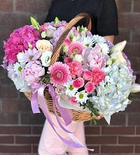Цветочная композиция из Розы, Хризантемы, Пионы и Лизиантусы в корзине #REPLACE_PRED# Камышла