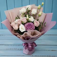 Букет цветов из:  Розы и Лизиантусы в Камышла