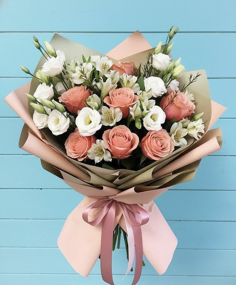 Букет цветов из: Розы, Альстромерии и Лизиантусы в Камышла