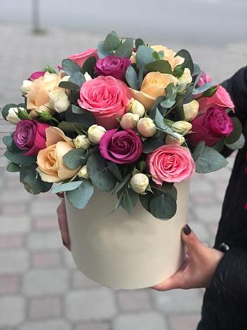 Цветочная композиция из Розы в шляпной коробке в Камышла