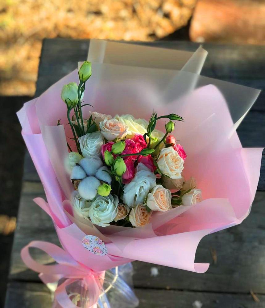 Букет цветов из: Розы и Лизиантусы в Камышла