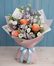 Букет цветов из:  Лизиантусы, Розы, Альстромерии и Гипсофила в Камышла