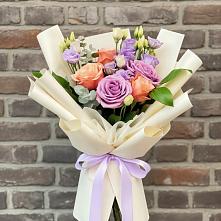 Букет цветов из:  Лизиантусы и Розы в Камышла