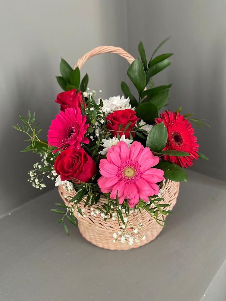 Цветочная композиция из Розы, Хризантемы и Герберы в корзине в Камышла