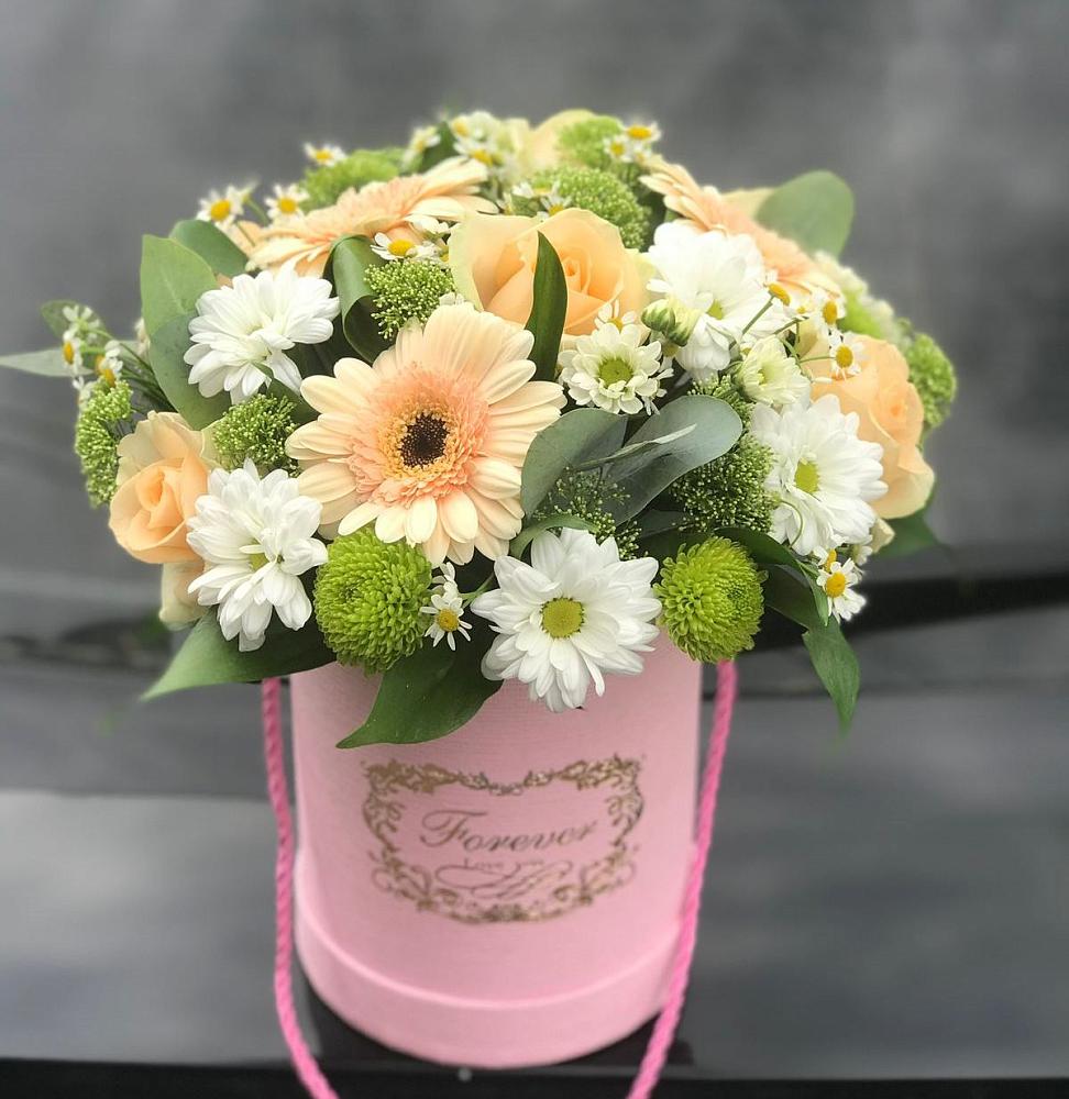 Цветочная композиция из Розы, Герберы и Хризантемы в шляпной коробке в Камышла