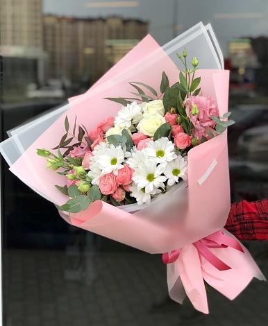 Букет цветов из: Розы, Лизиантусы и Хризантемы в Камышла