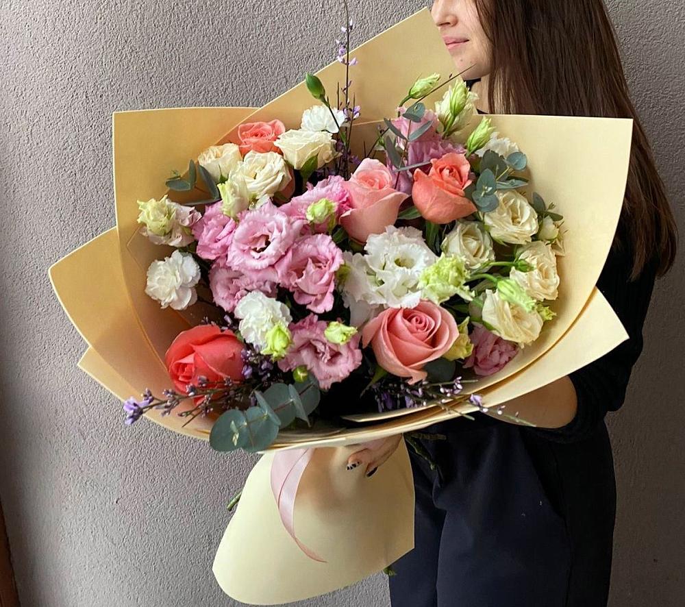 Букет далекие берега в Камышла Букет цветов из: Розы, Лизиантусы и Гвоздики в Камышла